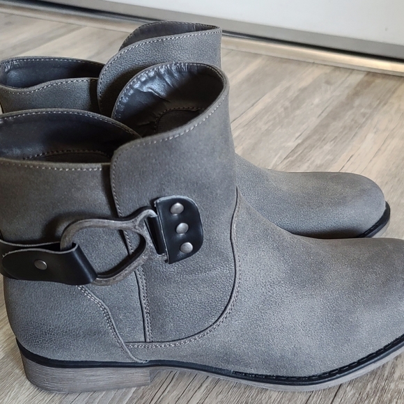 Muk Luks booties